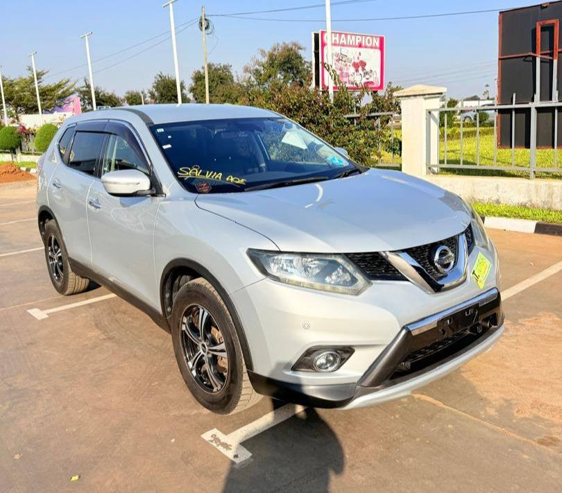 NISSAN X-TRAIL Image